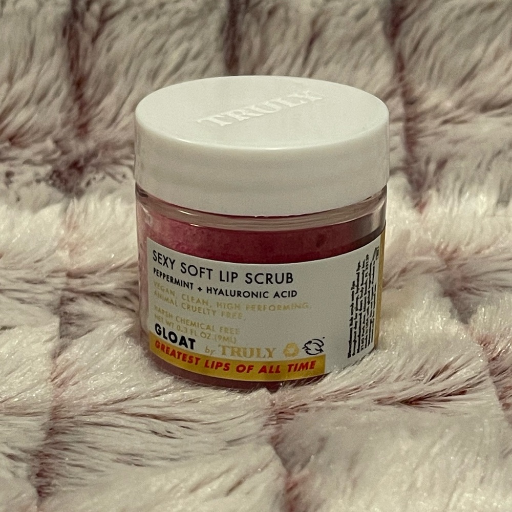 NEW Truly Sexy Soft Lip Scrub